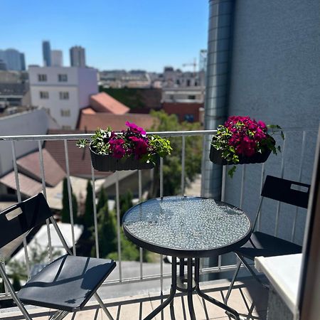 Plaza De Luxe Apartment Bratislava Luaran gambar