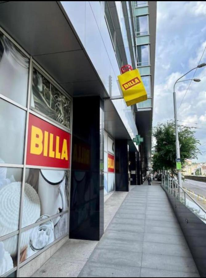 Plaza De Luxe Apartment Bratislava Luaran gambar