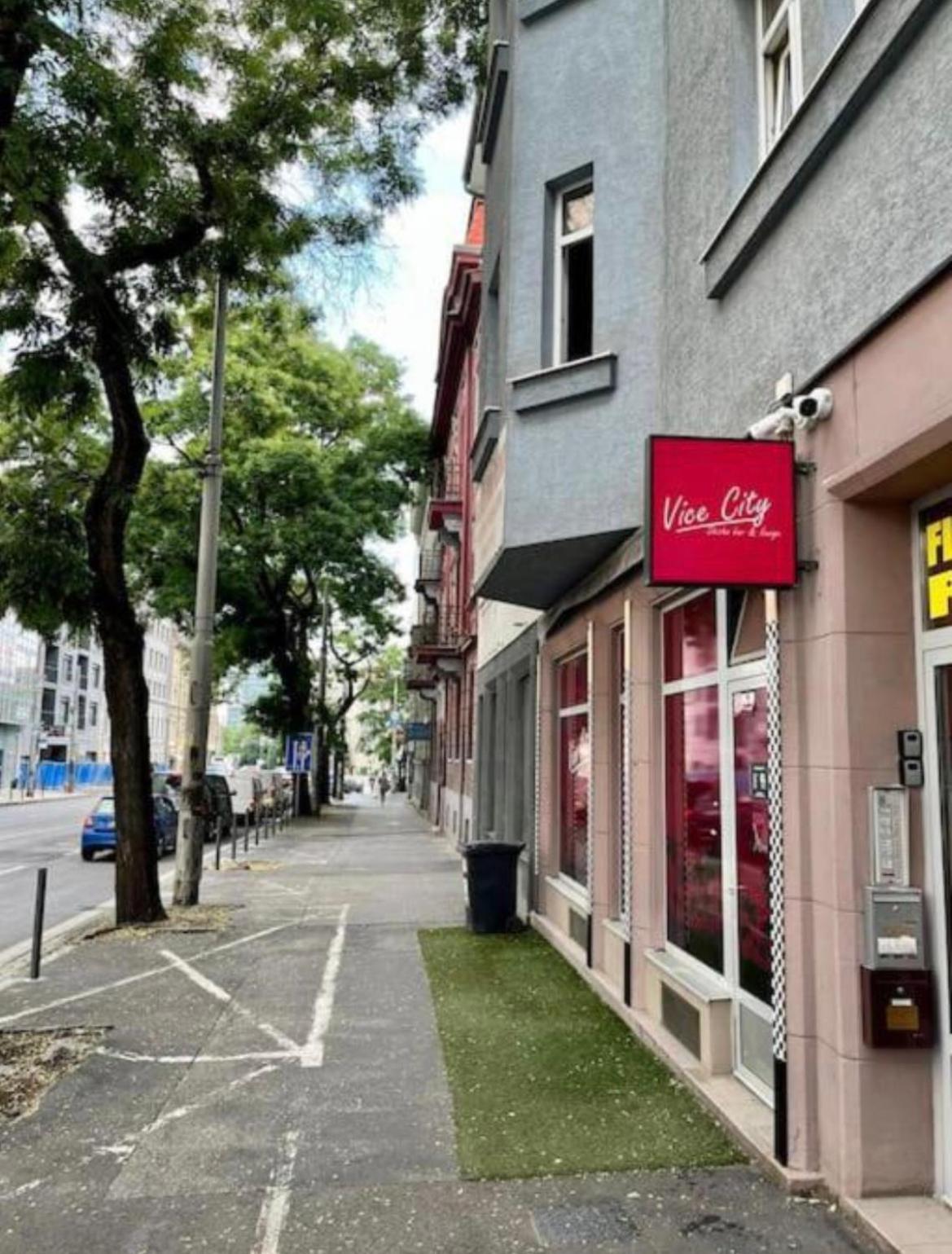 Plaza De Luxe Apartment Bratislava Luaran gambar