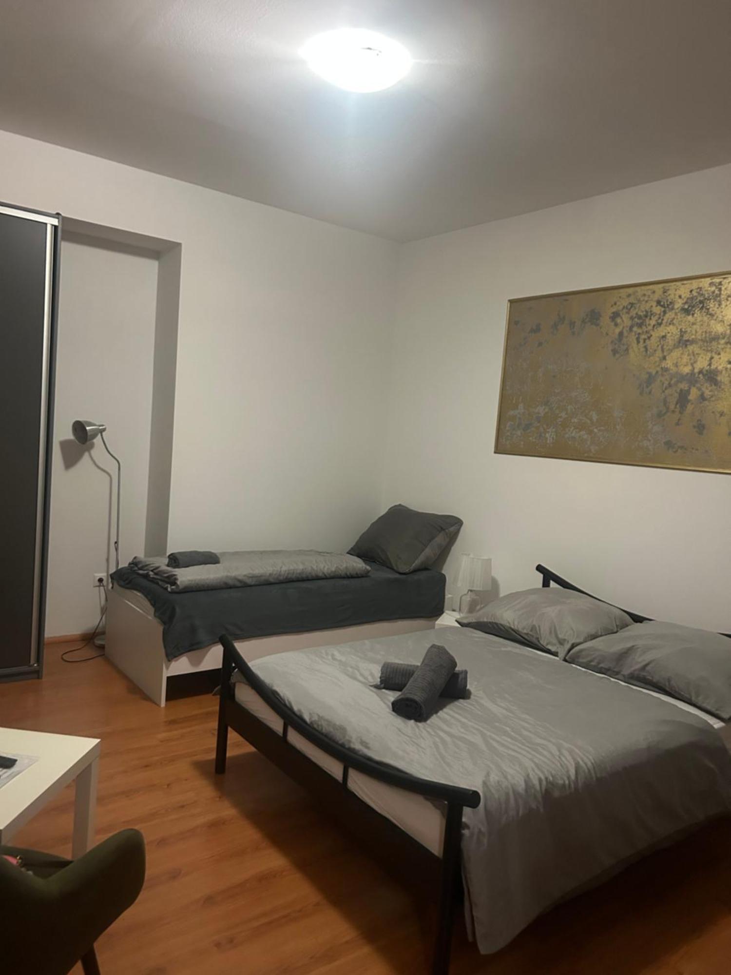 Plaza De Luxe Apartment Bratislava Luaran gambar